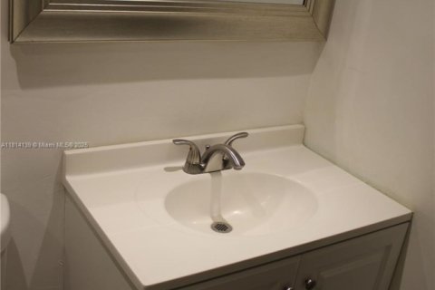 Condo in Aventura, Florida, 2 bedrooms  № 1780174 - photo 21