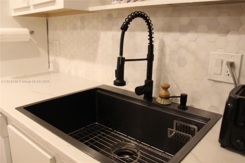 Condo in Aventura, Florida, 2 bedrooms  № 1780174 - photo 12