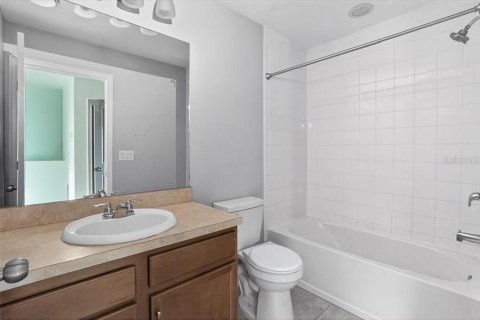 Townhouse in HARMONY AT LAKEWOOD RANCH in Bradenton, Florida 3 bedrooms, 140.47 sq.m. № 2197126 - photo 17