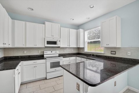 Townhouse in HARMONY AT LAKEWOOD RANCH in Bradenton, Florida 3 bedrooms, 140.47 sq.m. № 2197126 - photo 11