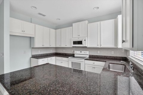 Townhouse in HARMONY AT LAKEWOOD RANCH in Bradenton, Florida 3 bedrooms, 140.47 sq.m. № 2197126 - photo 12