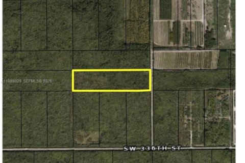 Commercial property in Homestead, Florida № 2053328