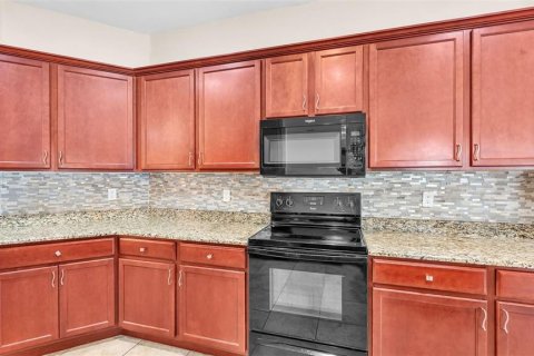 House in Lakeland, Florida 5 bedrooms, 265.33 sq.m. № 1804107 - photo 23