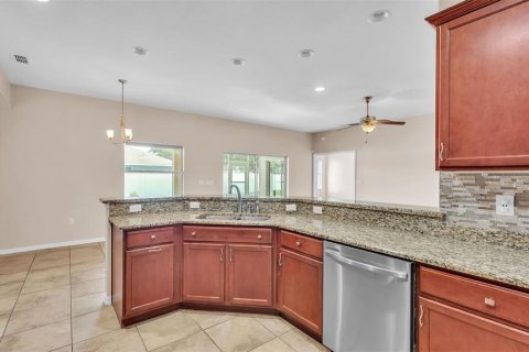 House in Lakeland, Florida 5 bedrooms, 265.33 sq.m. № 1804107 - photo 24