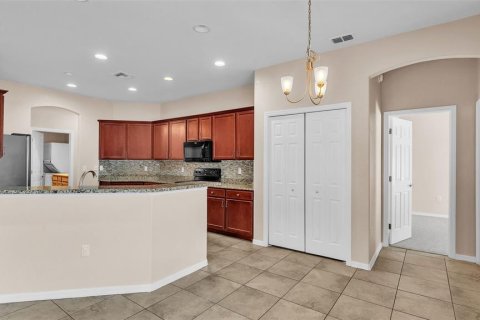 House in Lakeland, Florida 5 bedrooms, 265.33 sq.m. № 1804107 - photo 19