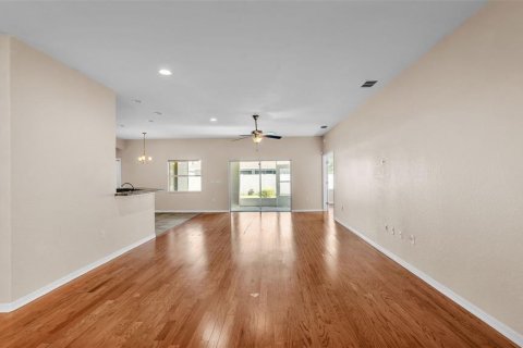 House in Lakeland, Florida 5 bedrooms, 265.33 sq.m. № 1804107 - photo 15