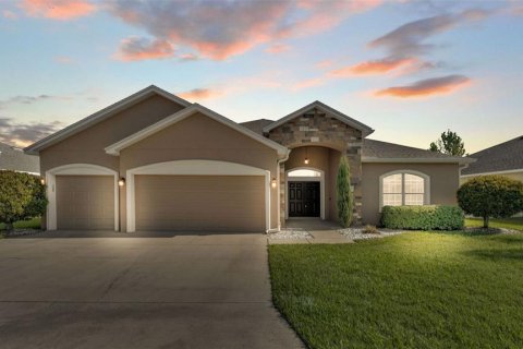House in Lakeland, Florida 5 bedrooms, 265.33 sq.m. № 1804107 - photo 1