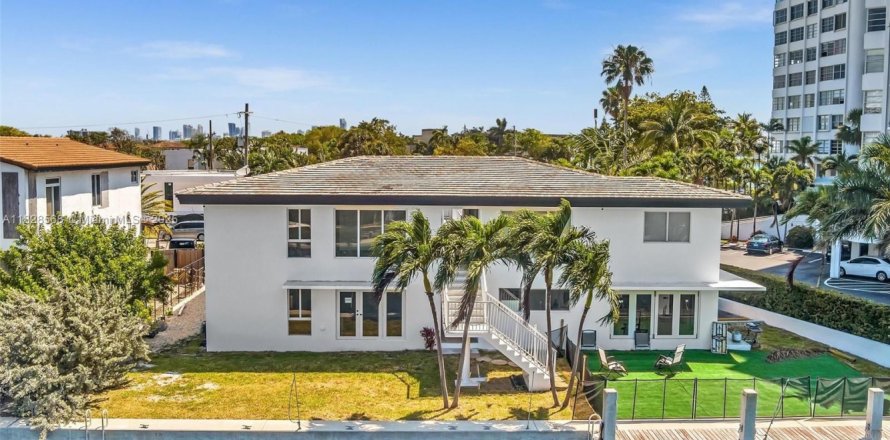 Immobilier commercial à North Miami, Floride № 1814440