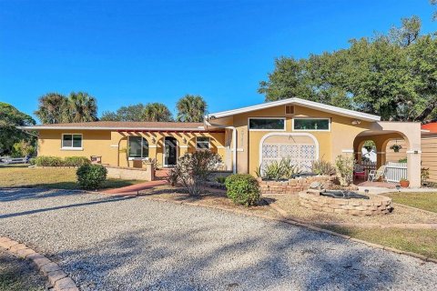 House in Venice, Florida 3 bedrooms, 155.7 sq.m. № 2127764