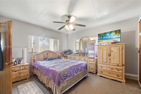 House in Cutler Bay, Florida 3 bedrooms, 134.52 sq.m. № 2083976 - photo 15