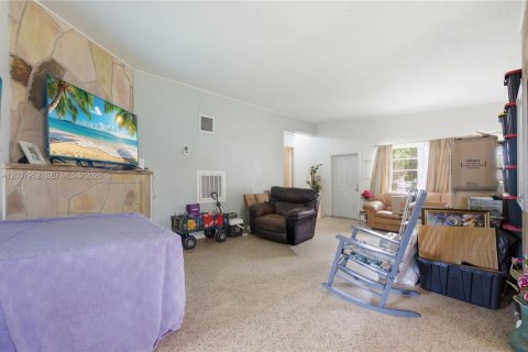 House in Cutler Bay, Florida 3 bedrooms, 134.52 sq.m. № 2083976 - photo 2