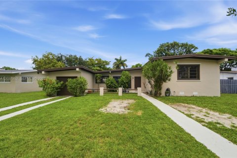 House in Cutler Bay, Florida 3 bedrooms, 134.52 sq.m. № 2083976