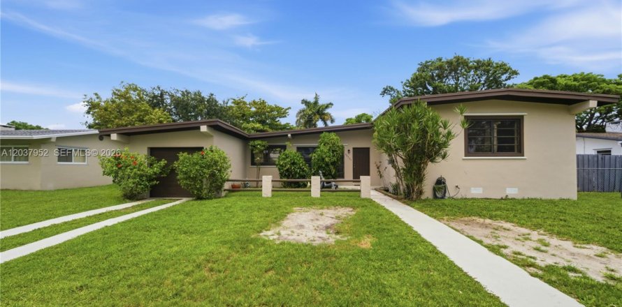 House in Cutler Bay, Florida 3 bedrooms, 134.52 sq.m. № 2083976