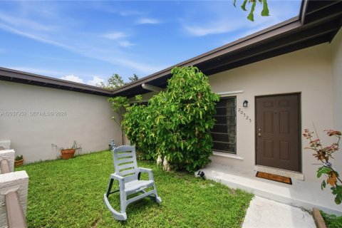House in Cutler Bay, Florida 3 bedrooms, 134.52 sq.m. № 2083976 - photo 25