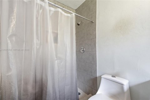 House in Cutler Bay, Florida 3 bedrooms, 134.52 sq.m. № 2083976 - photo 17
