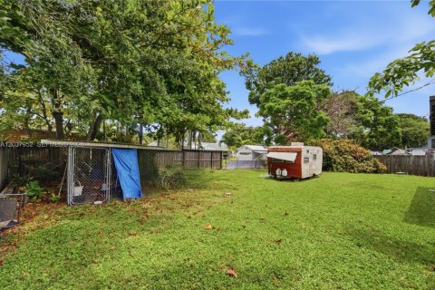 House in Cutler Bay, Florida 3 bedrooms, 134.52 sq.m. № 2083976 - photo 23