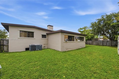 House in Cutler Bay, Florida 3 bedrooms, 134.52 sq.m. № 2083976 - photo 26