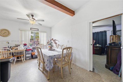 House in Cutler Bay, Florida 3 bedrooms, 134.52 sq.m. № 2083976 - photo 5