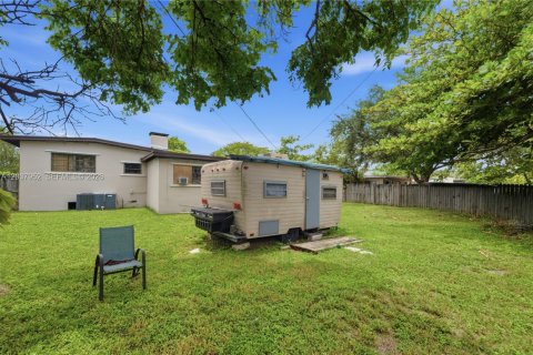House in Cutler Bay, Florida 3 bedrooms, 134.52 sq.m. № 2083976 - photo 27