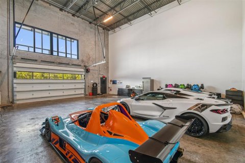 Propiedad comercial en venta en Tampa, Florida, 133.31 m2 № 1870760 - foto 12