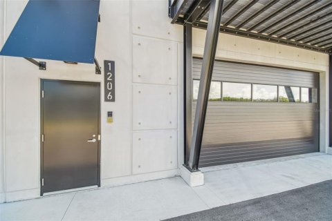 Propiedad comercial en venta en Tampa, Florida, 133.31 m2 № 1870760 - foto 5