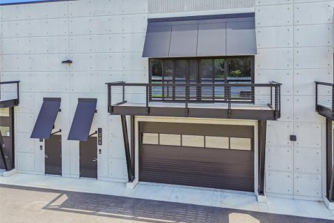 Propiedad comercial en venta en Tampa, Florida, 133.31 m2 № 1870760 - foto 2