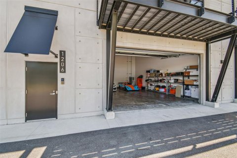 Propiedad comercial en venta en Tampa, Florida, 133.31 m2 № 1870760 - foto 8