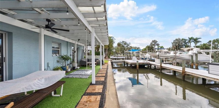 Condo in Clearwater, Florida, 2 bedrooms № 2361158