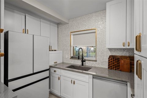 Condo in Clearwater, Florida, 2 bedrooms № 2361158 - photo 19