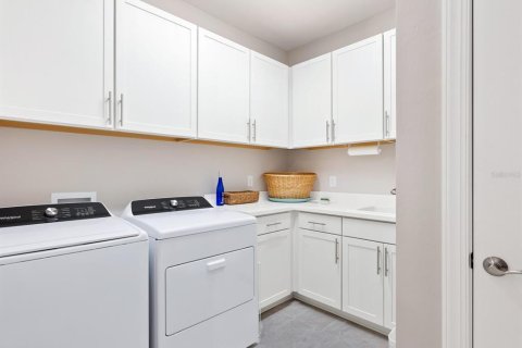 House in Sarasota, Florida 3 bedrooms, 171.87 sq.m. № 1565693 - photo 20