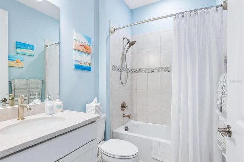 House in Sarasota, Florida 3 bedrooms, 171.87 sq.m. № 1565693 - photo 17