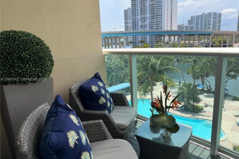 Copropriété à louer à Sunny Isles Beach, Floride: 2 chambres, 92.9 m2 № 2294288 - photo 18