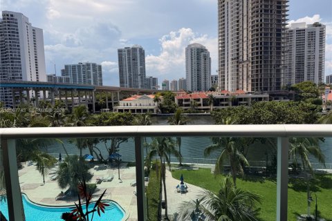 Copropriété à louer à Sunny Isles Beach, Floride: 2 chambres, 92.9 m2 № 2294288 - photo 20
