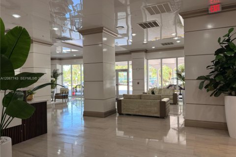 Copropriété à louer à Sunny Isles Beach, Floride: 2 chambres, 92.9 m2 № 2294288 - photo 24