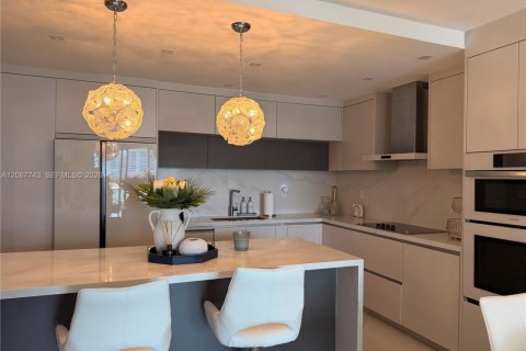 Copropriété à louer à Sunny Isles Beach, Floride: 2 chambres, 92.9 m2 № 2294288 - photo 5