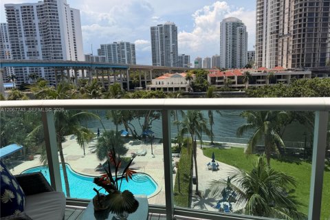Copropriété à louer à Sunny Isles Beach, Floride: 2 chambres, 92.9 m2 № 2294288 - photo 19