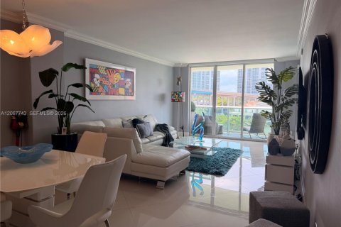 Copropriété à louer à Sunny Isles Beach, Floride: 2 chambres, 92.9 m2 № 2294288 - photo 7