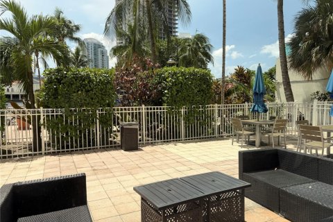Copropriété à louer à Sunny Isles Beach, Floride: 2 chambres, 92.9 m2 № 2294288 - photo 26