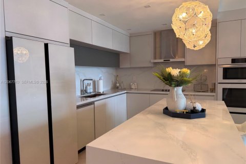 Copropriété à louer à Sunny Isles Beach, Floride: 2 chambres, 92.9 m2 № 2294288 - photo 13