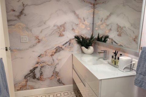 Copropriété à louer à Sunny Isles Beach, Floride: 2 chambres, 92.9 m2 № 2294288 - photo 12