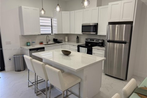 Снять в аренду виллу или дом в Пунта-Горда, Флорида 3 спальни, 111.48м2, № 2040363 - фото 9