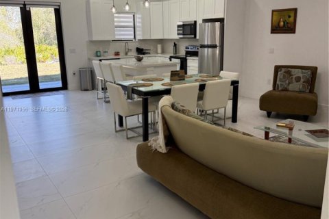 Снять в аренду виллу или дом в Пунта-Горда, Флорида 3 спальни, 111.48м2, № 2040363 - фото 2