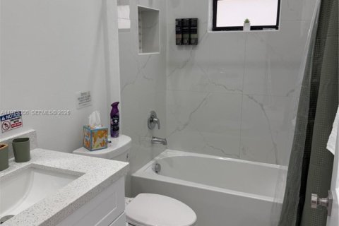 Снять в аренду виллу или дом в Пунта-Горда, Флорида 3 спальни, 111.48м2, № 2040363 - фото 21