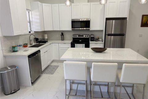 Снять в аренду виллу или дом в Пунта-Горда, Флорида 3 спальни, 111.48м2, № 2040363 - фото 8