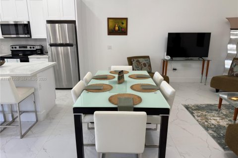 Снять в аренду виллу или дом в Пунта-Горда, Флорида 3 спальни, 111.48м2, № 2040363 - фото 5