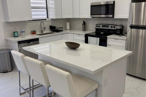 Снять в аренду виллу или дом в Пунта-Горда, Флорида 3 спальни, 111.48м2, № 2040363 - фото 6