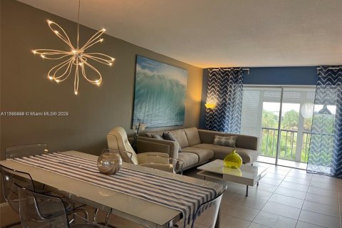 Copropriété à vendre à Hollywood, Floride: 2 chambres, 92.16 m2 № 1959352 - photo 13