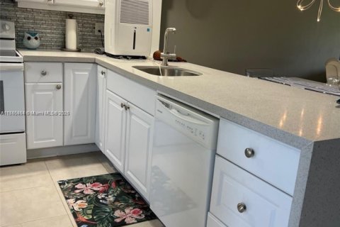 Copropriété à vendre à Hollywood, Floride: 2 chambres, 92.16 m2 № 1959352 - photo 5