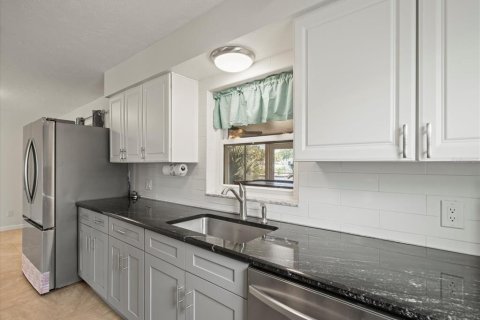 House in Hernando Beach, Florida 3 bedrooms, 113.15 sq.m. № 1823247 - photo 14