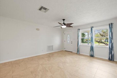 House in Hernando Beach, Florida 3 bedrooms, 113.15 sq.m. № 1823247 - photo 6